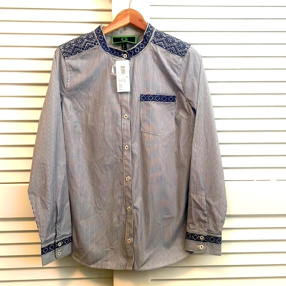 NWT C. Wonder Embroidered Button Down Size Small